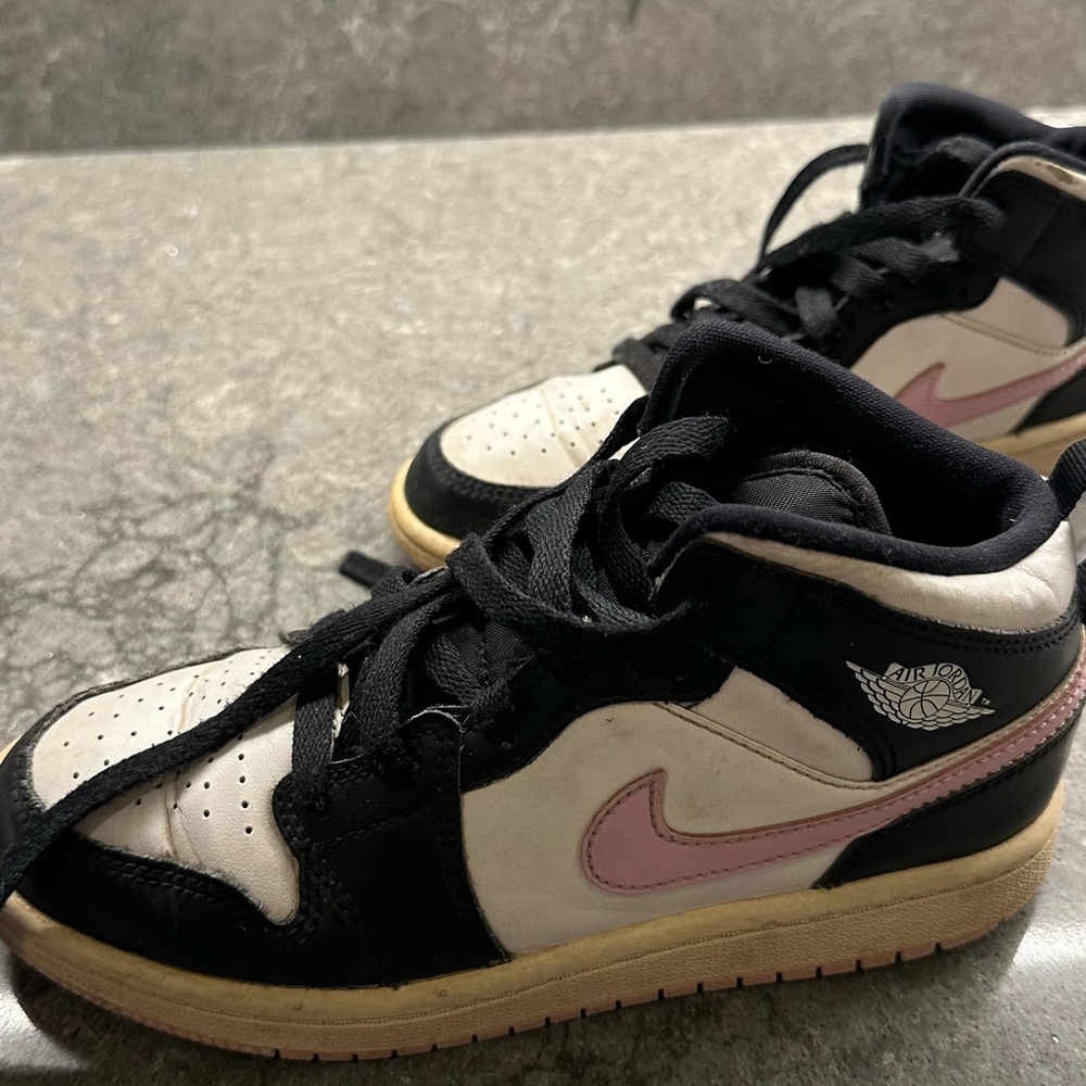 Air Jordan Nike Black and Pink High-Tops